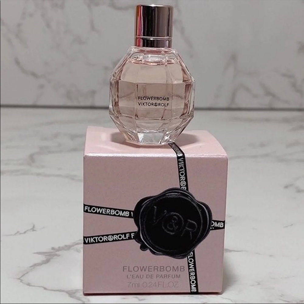 ๐ธ VIKTOR&ROLF Flowerbomb BRAND NEW ๐ธ - Picture 6 of 9